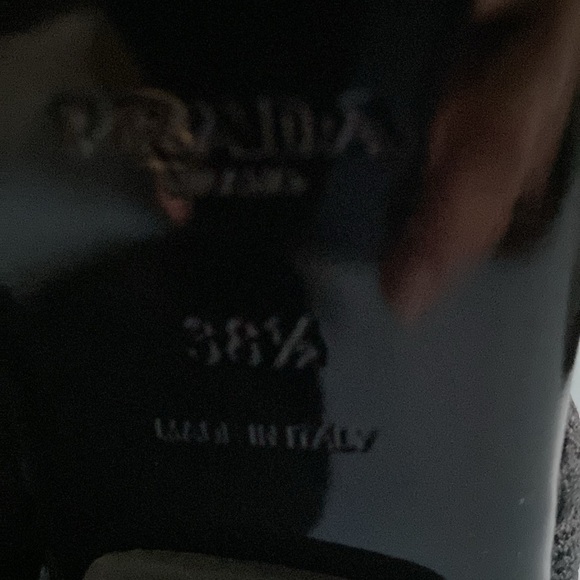 Beautiful Prada shoes Size 38 1/2 - Picture 8 of 8